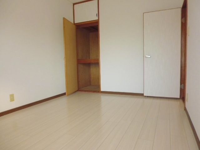 ロイヤルコーポの洋室