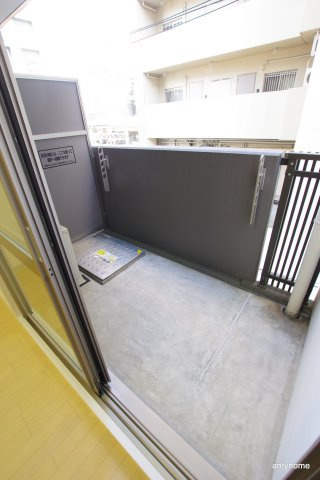 新大阪南グランドマンション　仲介手数料無料のバルコニー