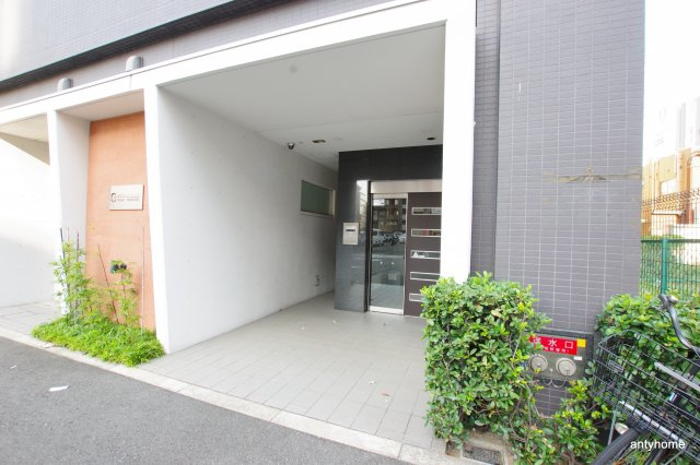 新大阪南グランドマンション　仲介手数料無料のエントランス