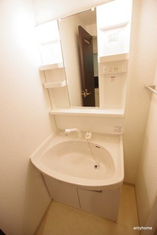 新大阪南グランドマンション　仲介手数料無料の洗面所