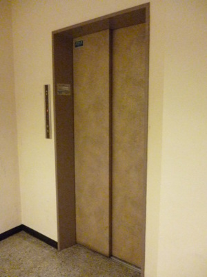 【その他共用部分】 | カサグランデ/高石 | 3階までエレベーターでラクラク上がれます♪疲れた時や荷物の多いときにもエレベーターは嬉しい★