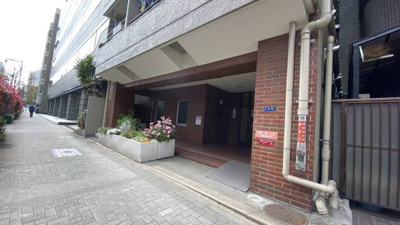 【エントランス】 | 光建ハイム日本橋 | 緑のお手入れがしっかりされており、管理体制良好です