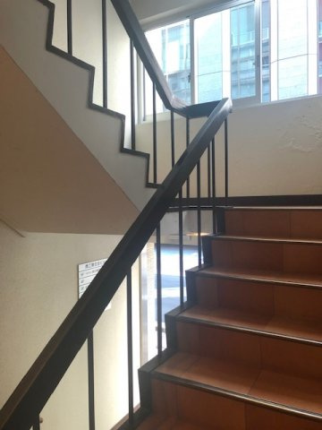 商工聯合会（ショウコウレンゴウカイ）ビルのロビー