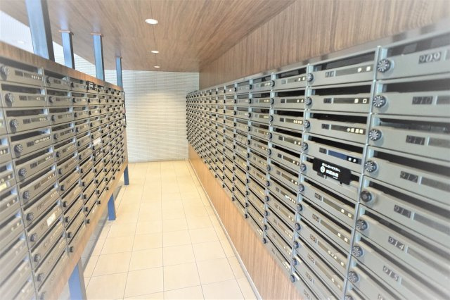 習志野市津田沼５丁目の賃貸マンションのエントランス