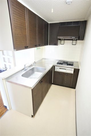 習志野市津田沼５丁目の賃貸マンションのキッチン|Ｌ型キッチンで広く使えて、お料理もらくらくです