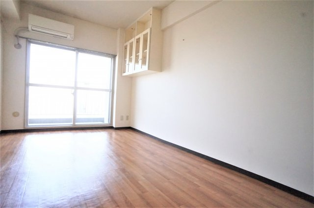 習志野市津田沼５丁目の賃貸マンションの寝室|洋室８帖のお部屋です
