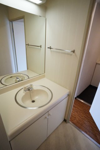 習志野市津田沼５丁目の賃貸マンションの独立洗面台|朝など便利な独立洗面台です