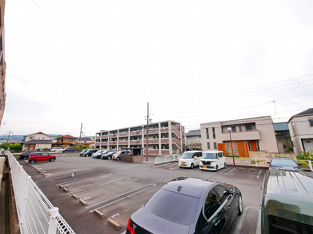 アヴェニュー州見台の駐車場