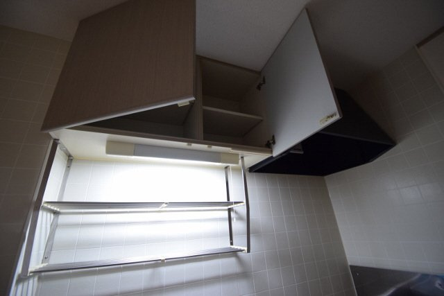 ヴェルドミールのその他|キッチン上部に棚あります