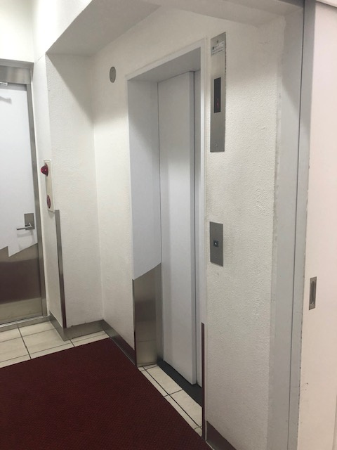 東建ビルのロビー