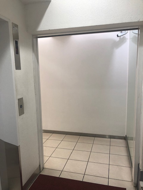 東建ビルのロビー