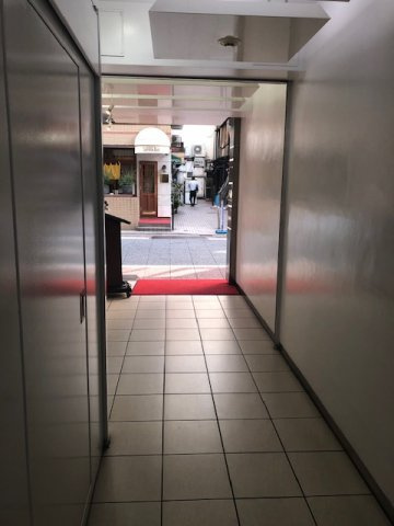 東建ビルのロビー