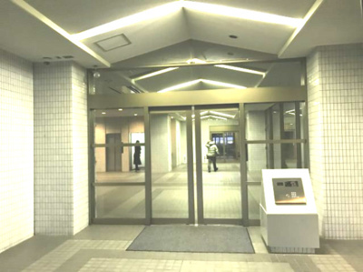 【その他共用部分】 | 西戸山タワーホウムズセントラルタワー | 入り口にはモニタ付きインターフォンが設置済み。不審者予防に安心です