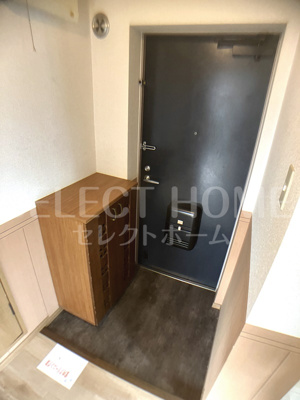 【玄関】 | サンロイヤル | 収納もある玄関です