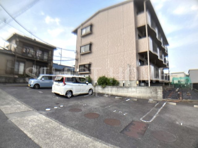 【駐車場】 | サンロイヤル | 駐車場です