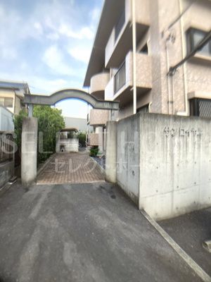 【エントランス】 | サンロイヤル | ゆとりのあるエントランスです