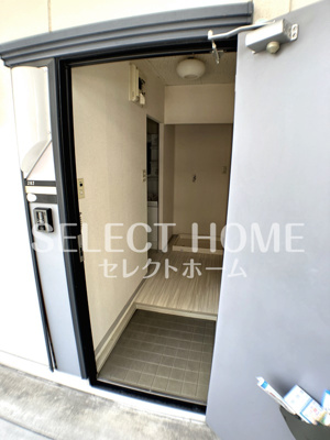 【玄関】 | グランパス八帖Ｂ | 収納もある玄関です