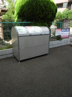 【その他共用部分】 | 敷地内にごみ置き場があるので忙しい時でもすぐ出せます♪