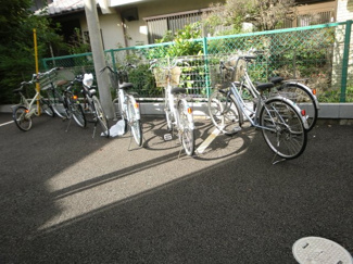 【その他共用部分】 | このような感じの駐輪場となっております♪