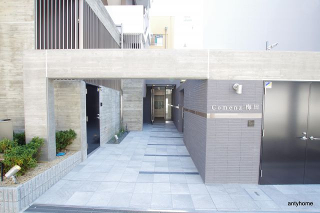 コメンズウメダ　仲介手数料無料のエントランス