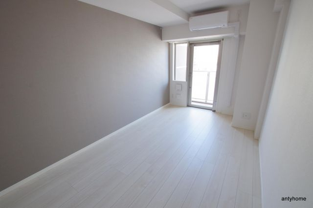 コメンズウメダ　仲介手数料無料の洋室