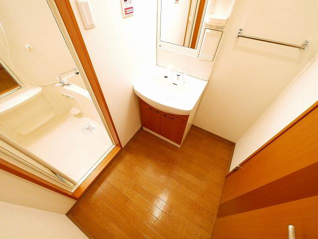 リッチ　カートンの洗面所|明るい洗面所です