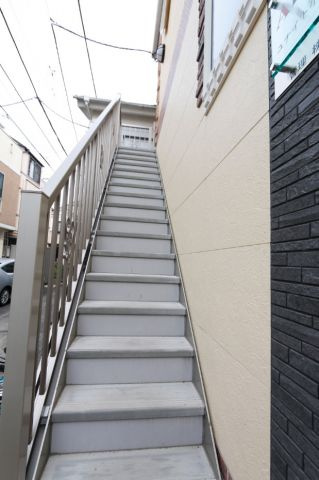 【エントランス】 | ユナイト 東寺尾ペトロポリス | 同タイプ参考写真です。