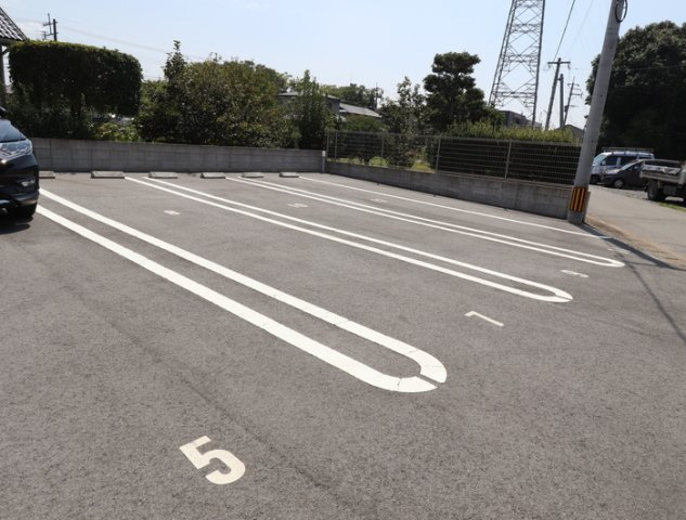熊本市東区沼山津２丁目のアパートの駐車場