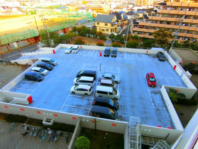 エステム堺・萩原天神の駐車場