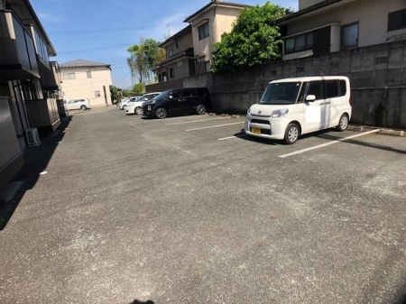 熊本市東区石原３丁目のアパートの駐車場