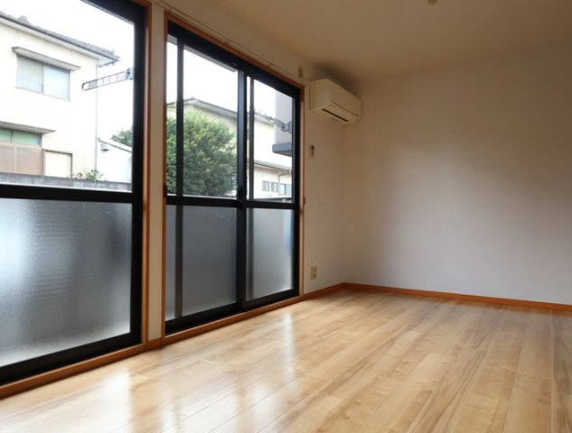 熊本市東区石原３丁目のアパートの居間・リビング