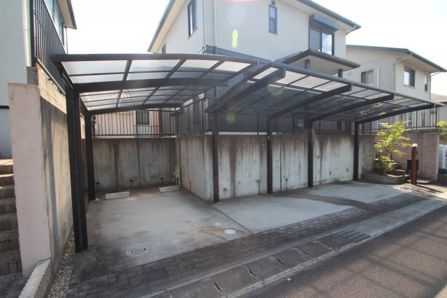 犬山市桃山台１丁目　中古戸建の駐車場|駐車スペースもあります