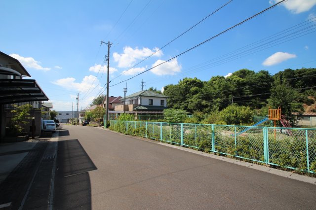 犬山市桃山台１丁目　中古戸建の前面道路含む現地写真|前面道路含む現地写真です