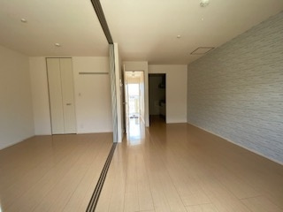 熊本市東区尾ノ上３丁目のアパートの居間・リビング