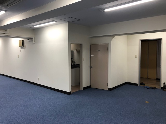 絹川ビルの内装