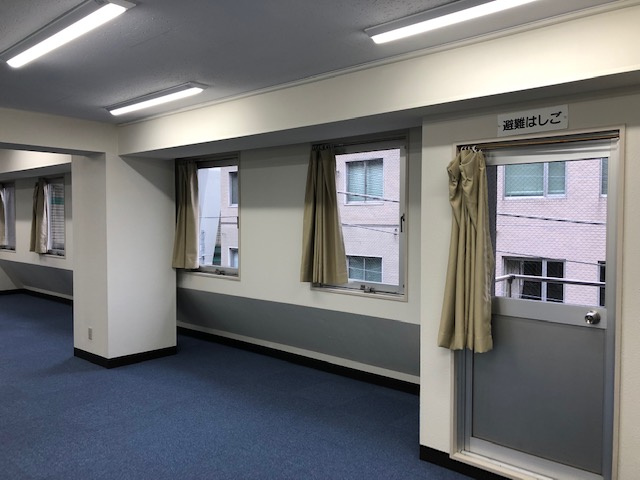 絹川ビルの内装