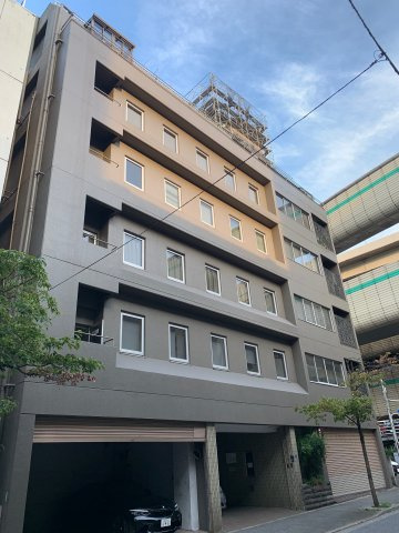 絹川ビルの外観