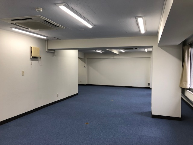 絹川ビルの内装