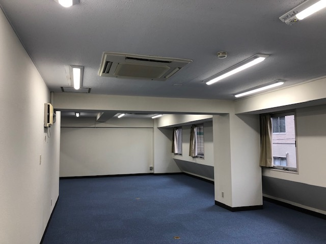 絹川ビルの内装