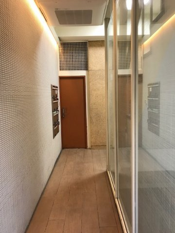 大場ビルA館のエントランス