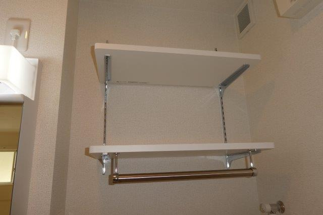 フィオーレⅡの洗面所|洗濯機置き場上棚