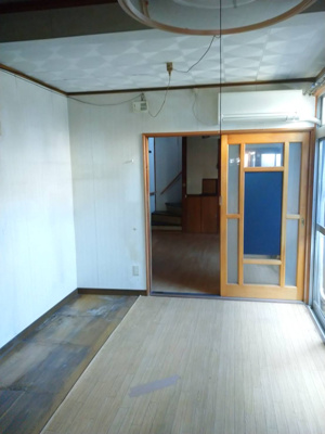 【居間・リビング】 | 鳥取市茶町中古戸建て