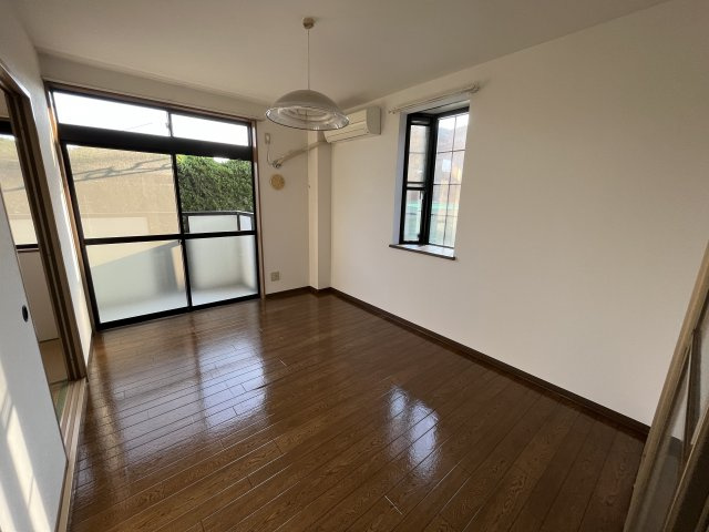 メゾンアップルの洋室