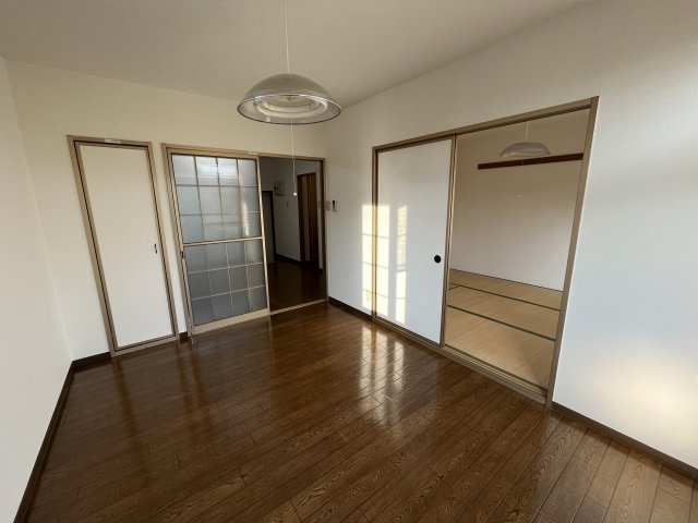 メゾンアップルの洋室