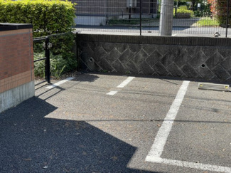 【その他共用部分】 | 敷地内にバイク置き場を完備しています！バイクがあれば通勤・通学、お買い物にも便利です☆