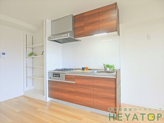 【キッチン】 | ２口ガスシステムキッチン完備（装飾品は付きません）（同仕様写真）