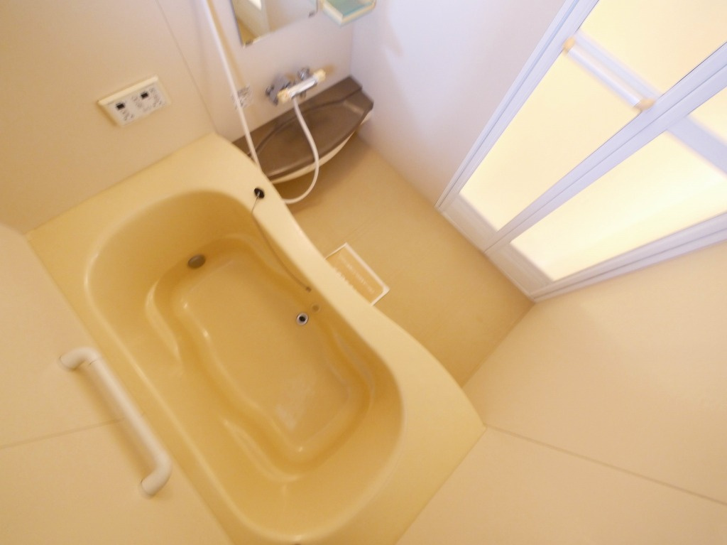 リビングタウンくにみ　Ｂ棟の浴室|きれいなお風呂です