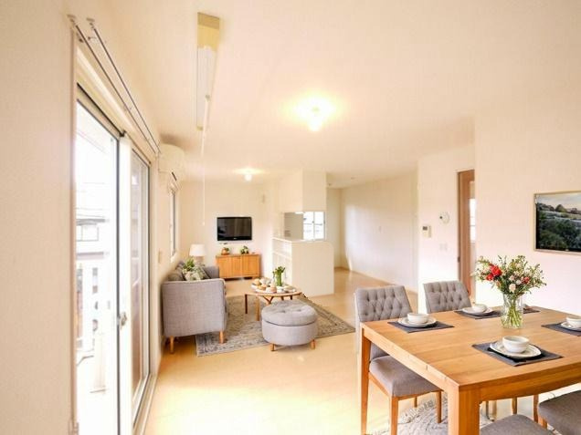 リビングタウンくにみ　Ｂ棟の居間・リビング|CGで家具等を配置したもので家具等は含まれません