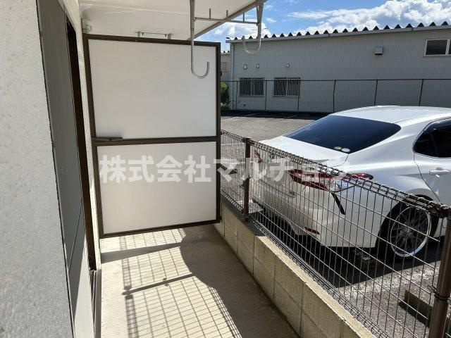 ハイツレジェンドのバルコニー|外からの目が気にならないバルコニーで洗濯物が干せます