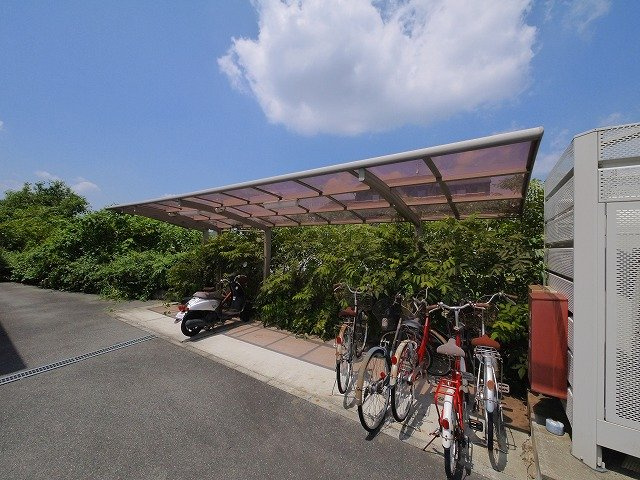 ミエパレスのその他共用部分|ゆったりとした駐輪スペース。
